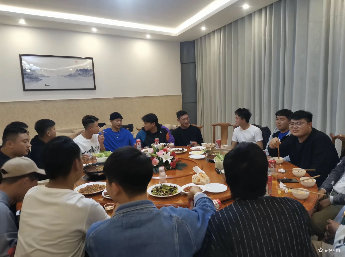 做轻创业越久，越懂谦卑才是赚钱的底气-俊哥