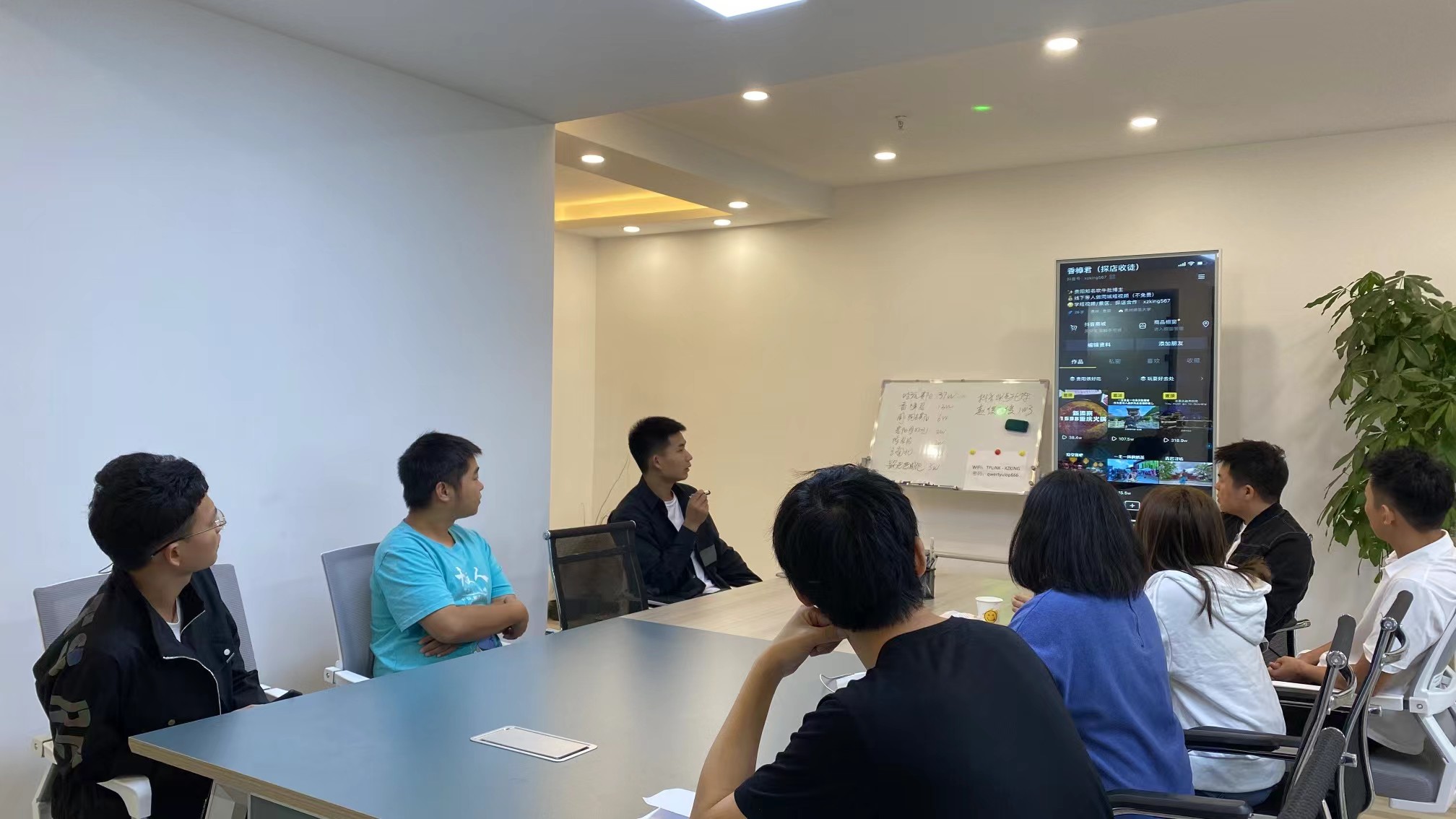 长脑子最快的捷径:拥有“资本视角”有两种看问题的方式